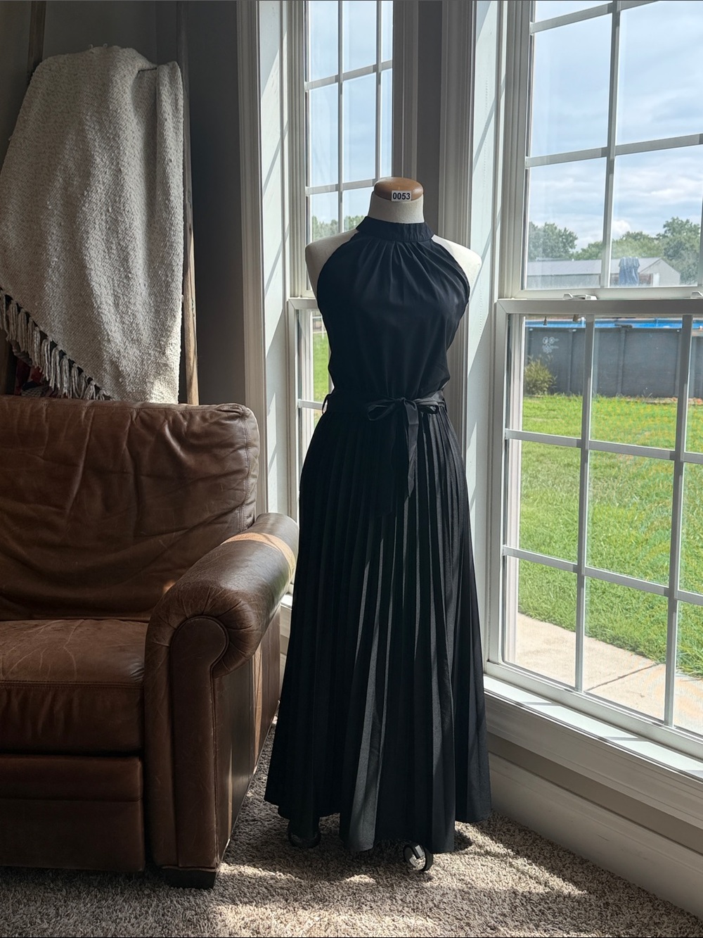Chic Black Halter Pleated Maxi Dress with Waist Tie